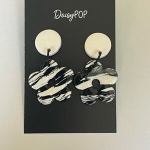 DaisyPOP Black and White Polymer Clay Flower Earrings - brand new & handmade
